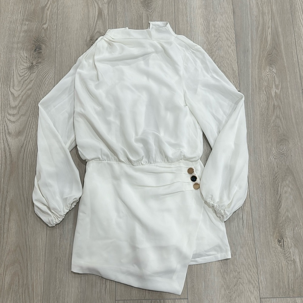 DO + BE white romper. Never worn.